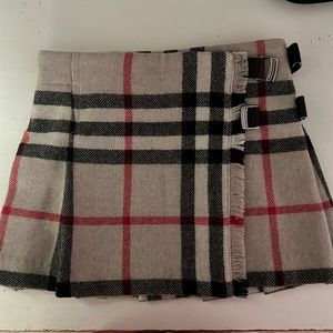 3Y Burberry Plaid skirt - Worn Once!